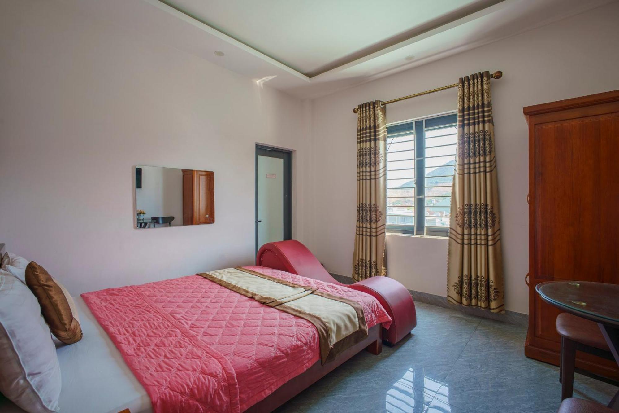 Phu Xuan Hotel Куинён Экстерьер фото