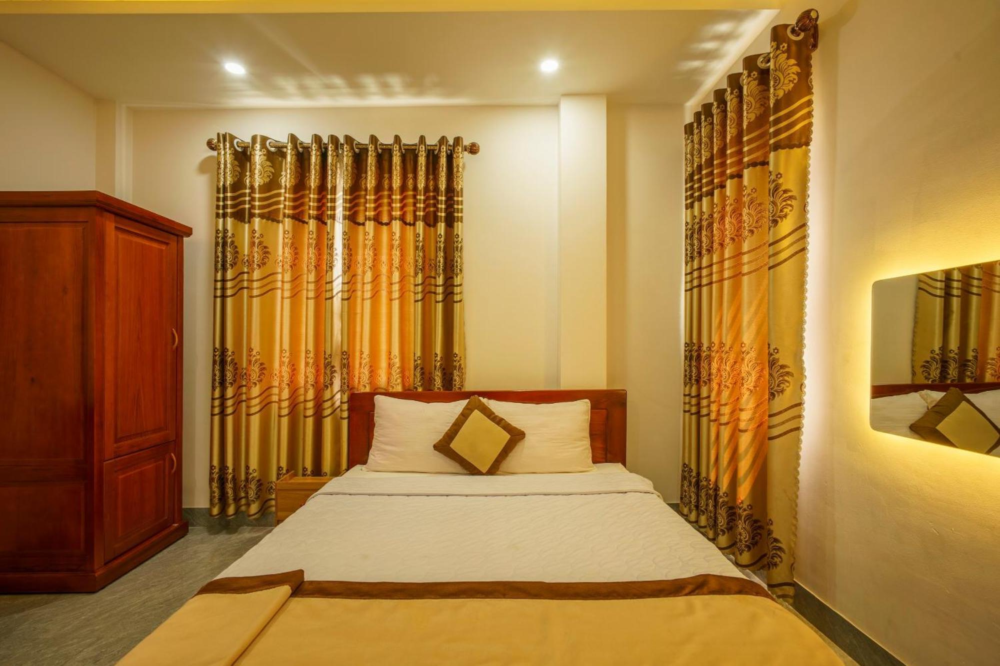 Phu Xuan Hotel Куинён Экстерьер фото